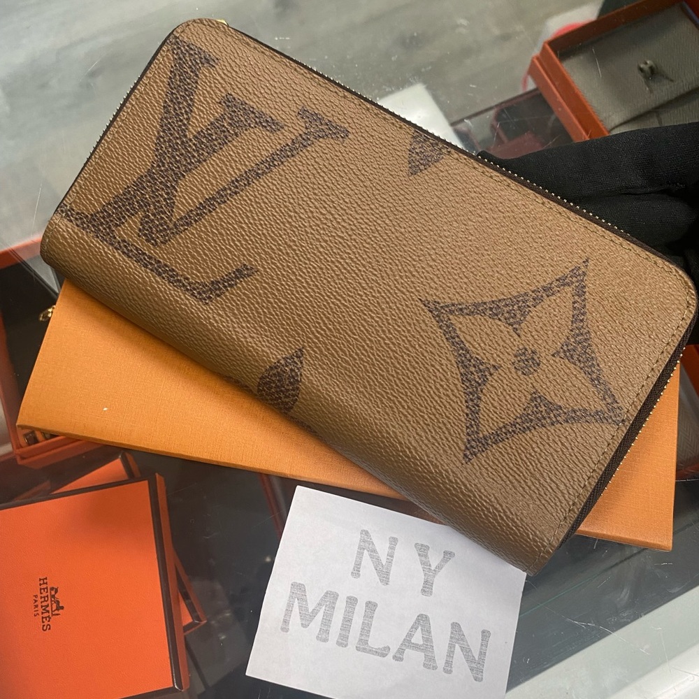 Louis Vuitton zippy long wallet